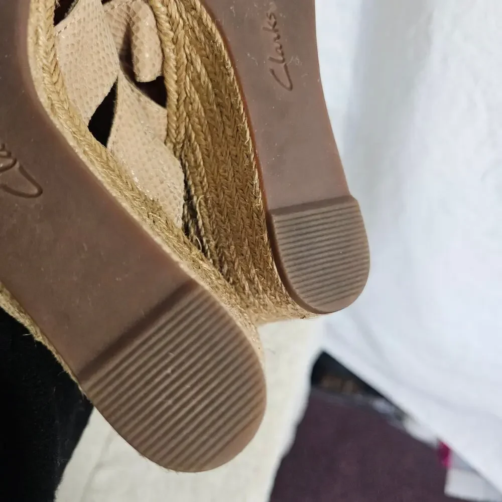 Collection by Clarks Lafley Krissy 10M leather Espadrills Wedge Beige‎ Sandles.